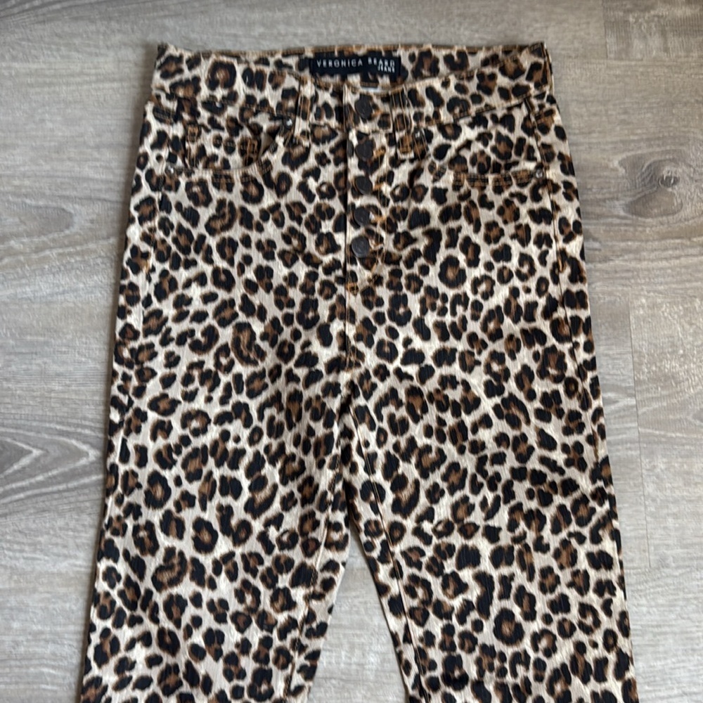 VERONICA BEARD Debbie Leopard Button Front Skinny… - image 4